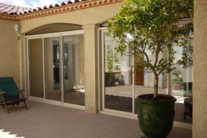 Fermeture pergola cintrée en aluminium