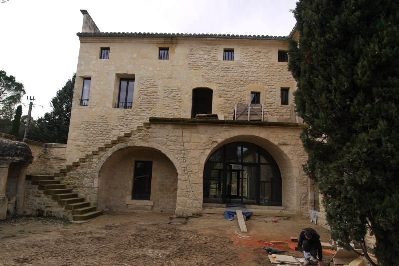 Menuiseries aluminium sur mesure dans un mas provençal